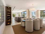 Villa for sale in El Herrojo, Benahavis