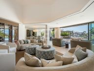 Villa for sale in El Herrojo, Benahavis