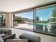 Villa for sale in El Herrojo, Benahavis
