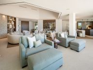Villa for sale in El Herrojo, Benahavis