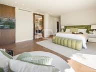 Villa for sale in El Herrojo, Benahavis