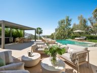 Villa for sale in El Herrojo, Benahavis