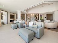 Villa for sale in El Herrojo, Benahavis