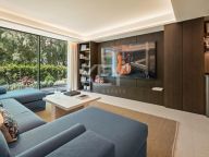Villa for sale in El Herrojo, Benahavis