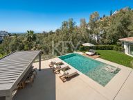 Villa for sale in El Herrojo, Benahavis