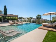 Villa for sale in El Herrojo, Benahavis