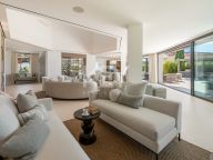 Villa for sale in El Herrojo, Benahavis