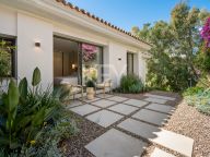 Villa for sale in El Herrojo, Benahavis