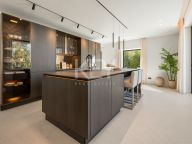 Villa for sale in El Herrojo, Benahavis