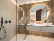 Villa for sale in El Herrojo, Benahavis