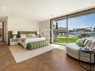 Villa for sale in El Herrojo, Benahavis