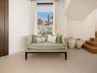 Villa for sale in El Herrojo, Benahavis