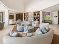 Villa for sale in El Herrojo, Benahavis
