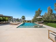 Villa for sale in El Herrojo, Benahavis