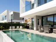 Villa for sale in Valle Romano, Estepona