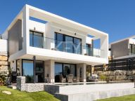 Villa for sale in Valle Romano, Estepona