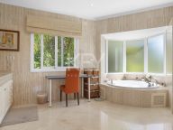 Villa for sale in Paraiso Alto, Benahavis