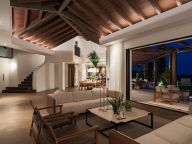 Villa for sale in El Herrojo, Benahavis