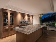 Villa for sale in El Herrojo, Benahavis