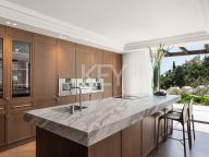 Villa for sale in El Herrojo, Benahavis
