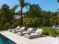 Villa for sale in El Herrojo, Benahavis