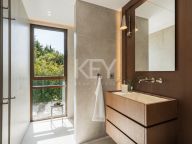 Villa for sale in El Herrojo, Benahavis