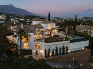 Villa for sale in El Herrojo, Benahavis