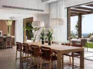 Villa for sale in El Herrojo, Benahavis