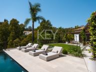 Villa for sale in El Herrojo, Benahavis