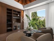 Villa for sale in El Herrojo, Benahavis
