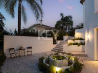 Villa for sale in El Herrojo, Benahavis