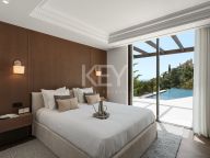 Villa for sale in El Herrojo, Benahavis