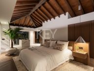 Villa for sale in El Herrojo, Benahavis