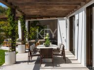 Villa for sale in El Herrojo, Benahavis