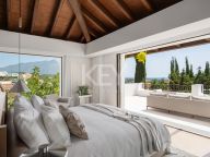 Villa for sale in El Herrojo, Benahavis
