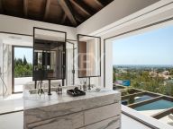 Villa for sale in El Herrojo, Benahavis