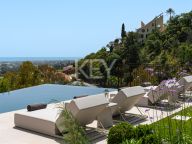 Villa for sale in El Herrojo, Benahavis
