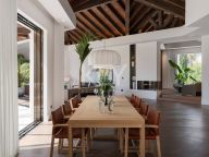 Villa for sale in El Herrojo, Benahavis