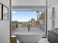 Villa for sale in Casares