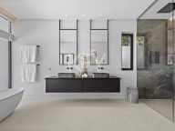 Villa for sale in Casares