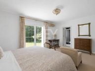Villa for sale in El Paraiso, Estepona