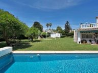 Villa for sale in El Paraiso, Estepona