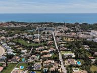 Villa for sale in El Paraiso, Estepona