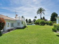 Villa for sale in El Paraiso, Estepona