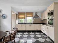 Villa for sale in El Paraiso, Estepona