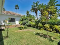 Villa for sale in El Paraiso, Estepona