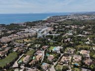 Villa for sale in El Paraiso, Estepona