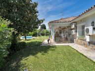 Villa for sale in El Paraiso, Estepona