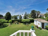 Villa for sale in El Paraiso, Estepona