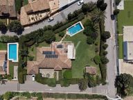 Villa for sale in El Paraiso, Estepona